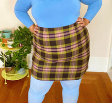 Load image into Gallery viewer, 90’s Plaid Wool Mini Skirt 16/18